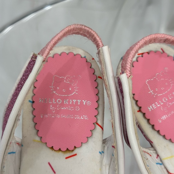 Hello Kitty by Sanrio Kids Sandals Size 13/1. In good condition - Picture 7 of 10